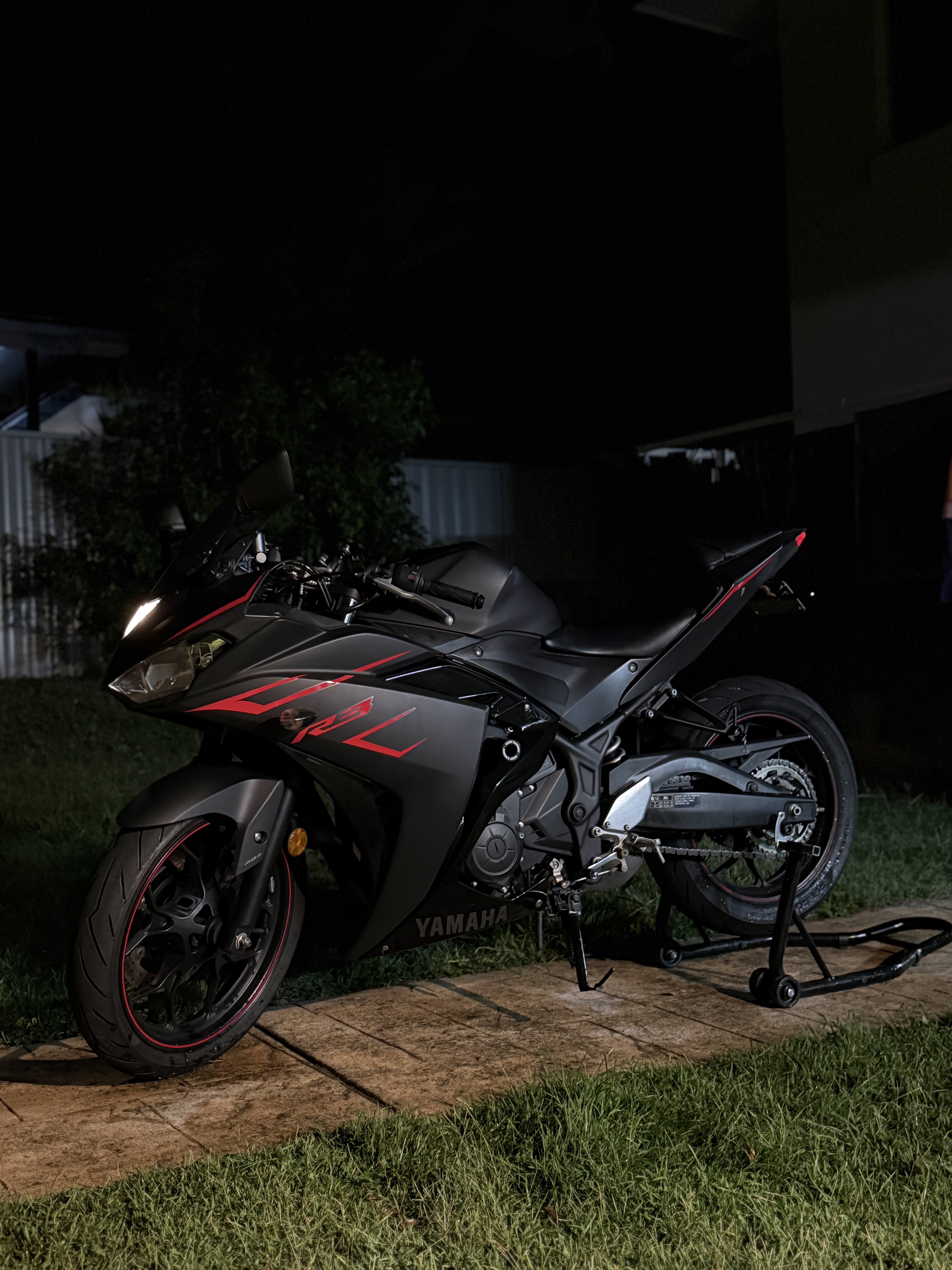 Yamaha YZF-R3 photo 2