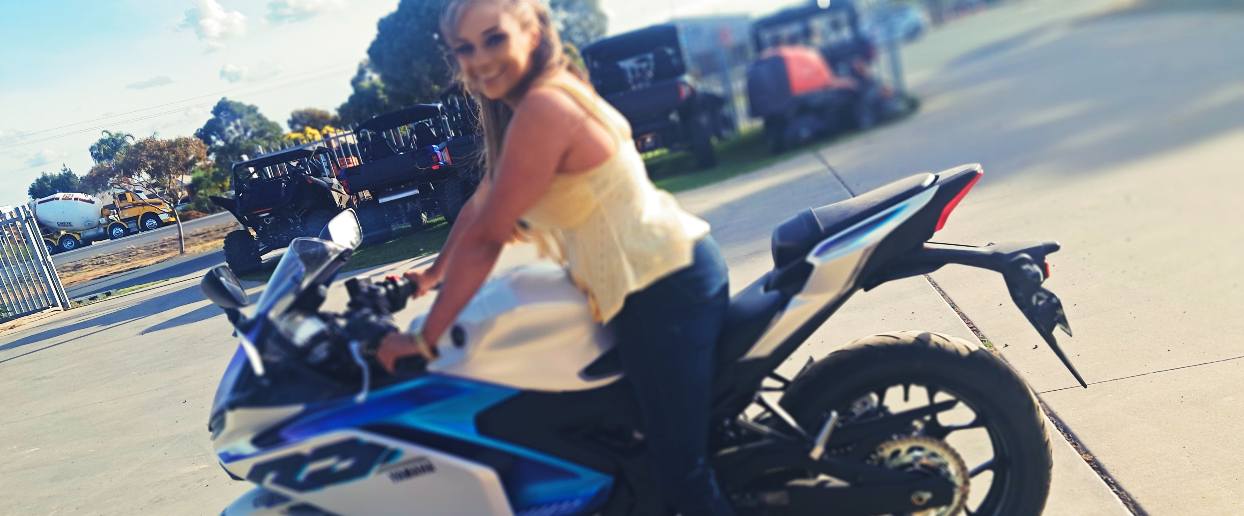 Yamaha YZF-R3 photo 3