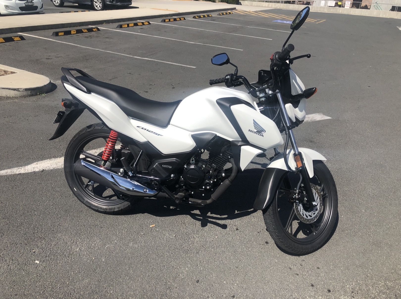 Honda CB125F photo 3